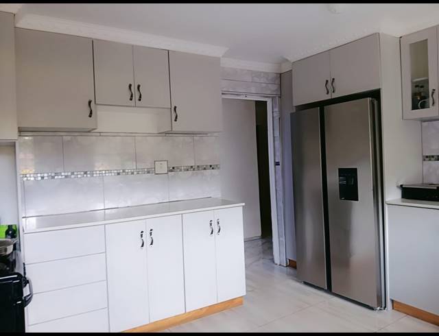 4 BEDROOM FREESTANDING FOR SALE IN SWEETWATERS